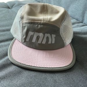 NWT RNNR Lightweight Distance Hat